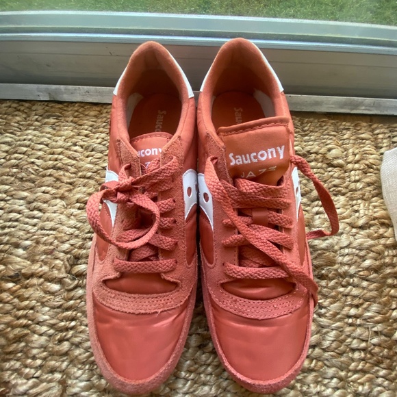 Saucony Shoes - Saucony jazz running shoe women’s 9.5 worn once